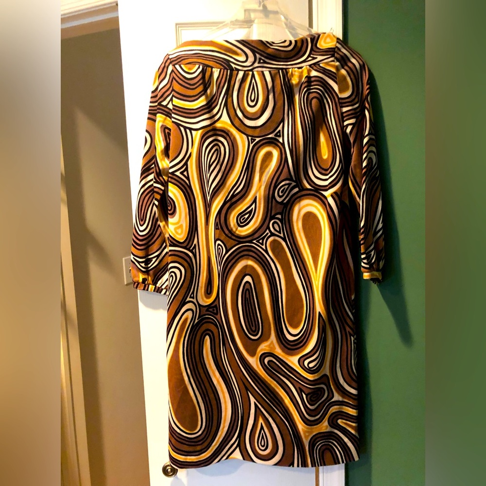 Retro dress!!! Very fun and flattering!!!
